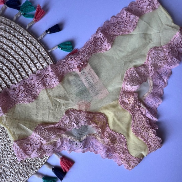 Victoria's Secret Tease Mesh Lace-Trim Cheeky Panty Yellow Tulip Large NEW - Picture 5 of 6